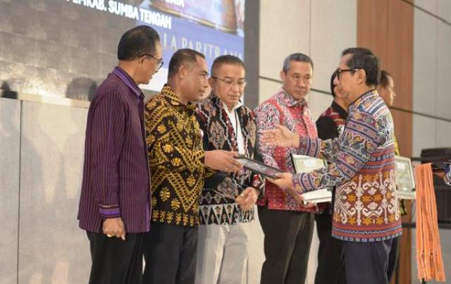 Bank NTT Terima Penghargaan Peringkat Satu Paritrana Award Tingkat  Propinsi NTT